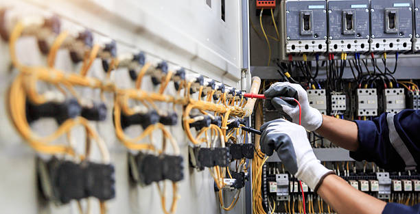 Professional Electrician technician working in Bayshore Gardens, FL